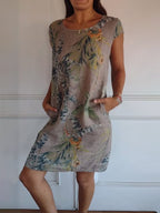 Floral Shift Dress with Short Sleeves, Knee-Length Hem and Side Pockets